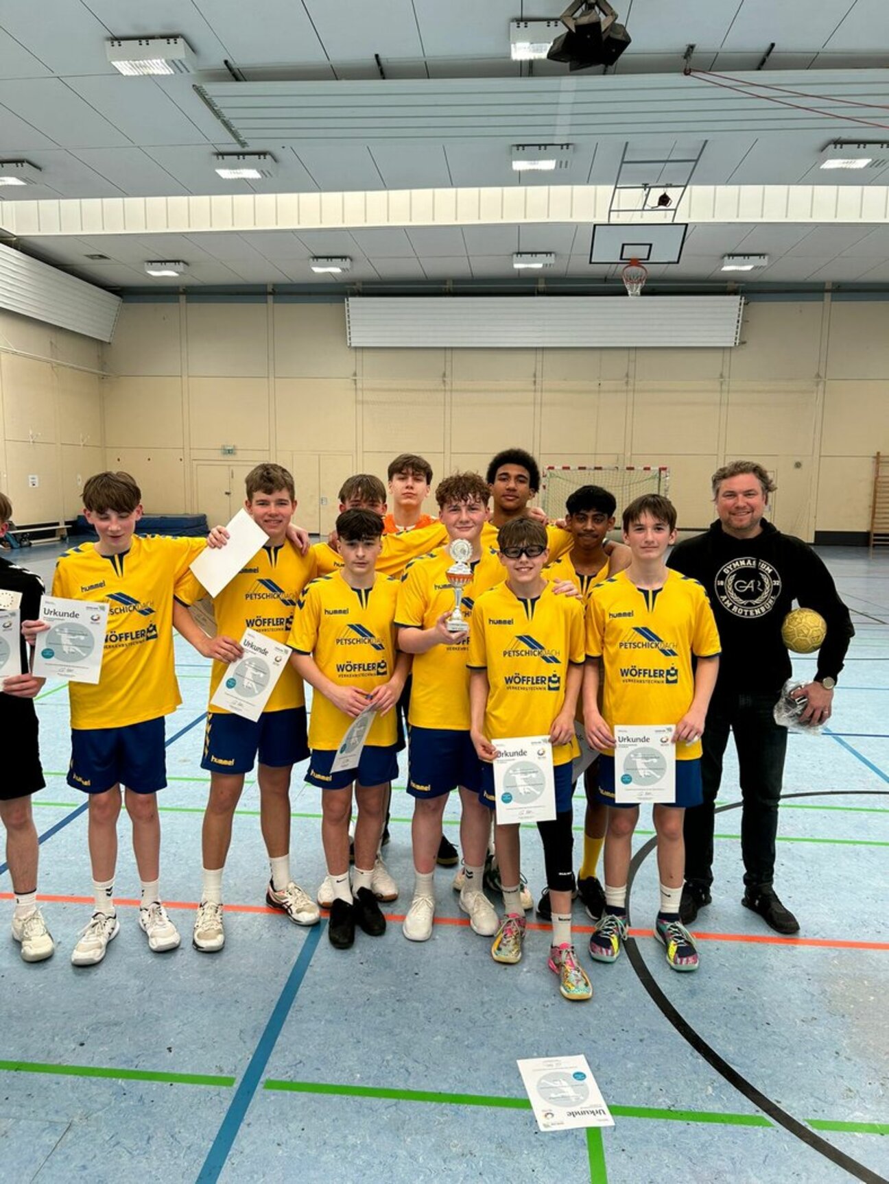 Unsere siegreichen Handballjungen WK III Unsere siegreichen Handballjungen WK III