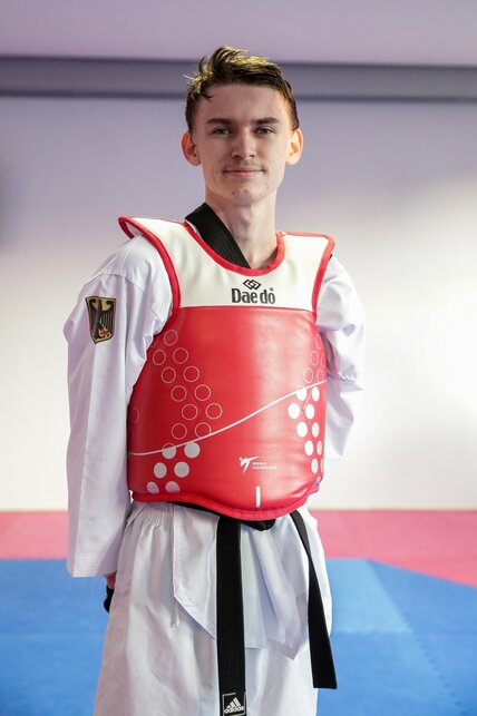 Simon Laubhold aus der 11s gewinnt Silber bei der Taekwondo-DM! SimonL