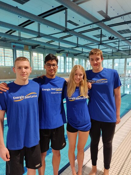 Unsere Top-Schwimmtalente v.li.n.re.:. Lukas Fritzke, Brandon Goenawan, Lena Schirmer und Leo Baumann. Schwimmer22_23neu1